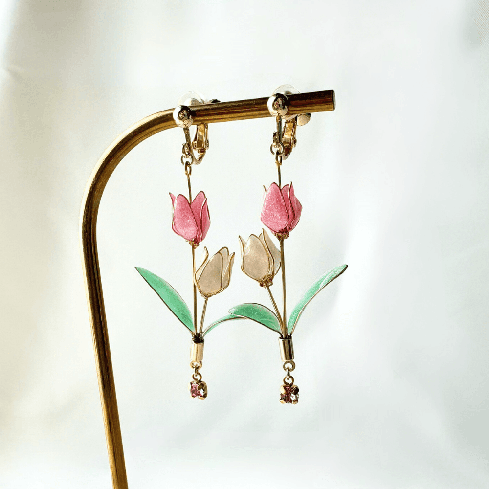 【チューリップ】イヤリング ピンクと白 揺れる ニッケルフリー 金属アレルギー対応 受注生産 春の新作 | 8枚目